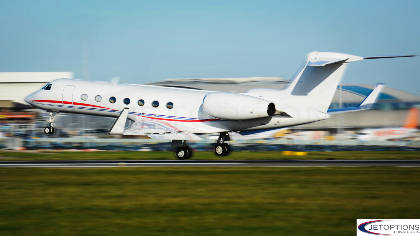 London Luton Airport Private jet Hire JetOptions, Gulfstream G500 departing Luton 