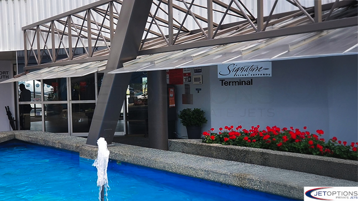 Signature Flight Support YVR JetOptions, Signature Flight Support at Vancouver International Airport for JetOptions clients